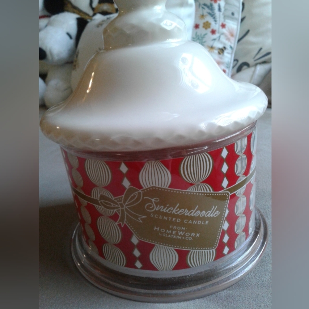 Slatkin & Co 4-Wick Candle Snickerdoodle w/Porcelain Top 18 oz. Christmas